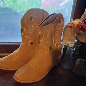 Sunflower Embroidered Tan Cowboy Boots